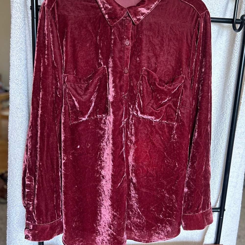 Torrid Size 3 Deep Red Velvet Button-Up Shirt